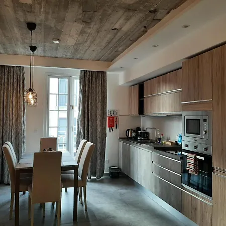 Qliving New Sliema Promenade